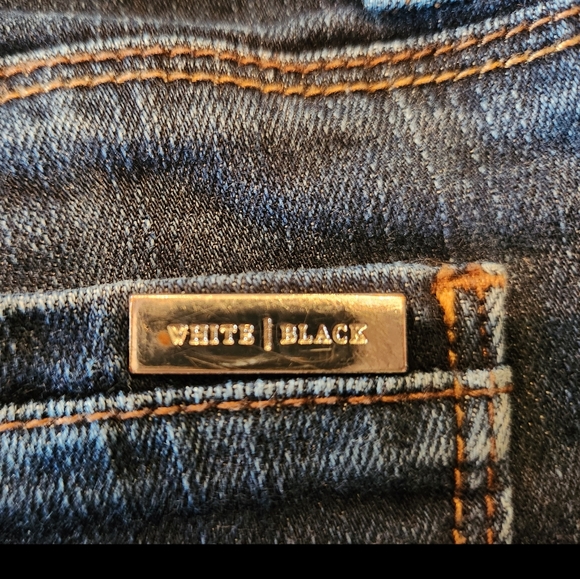 Women’s White House Black Market Size 6 Reg Dark Wash Boot Cut Denim Jeans - Picture 6 of 6